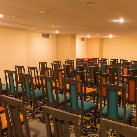 Hotel Holiday Park Resort 5*