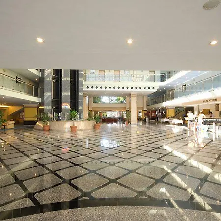 Hotel Holiday Park Resort 5*
