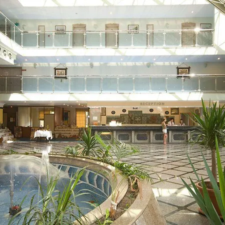 Holiday Park Resort 酒店 阿拉尼亚