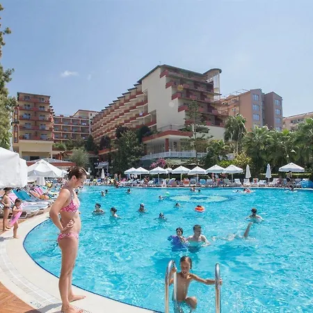 ホテル Holiday Park Resort 5*