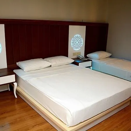 ホテル Holiday Park Resort 5*