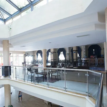 ホテル Holiday Park Resort 5*