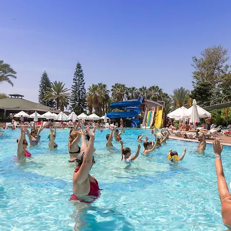 Holiday Park Resort ホテル