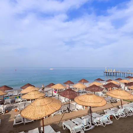 Holiday Park Resort ホテル 5*
